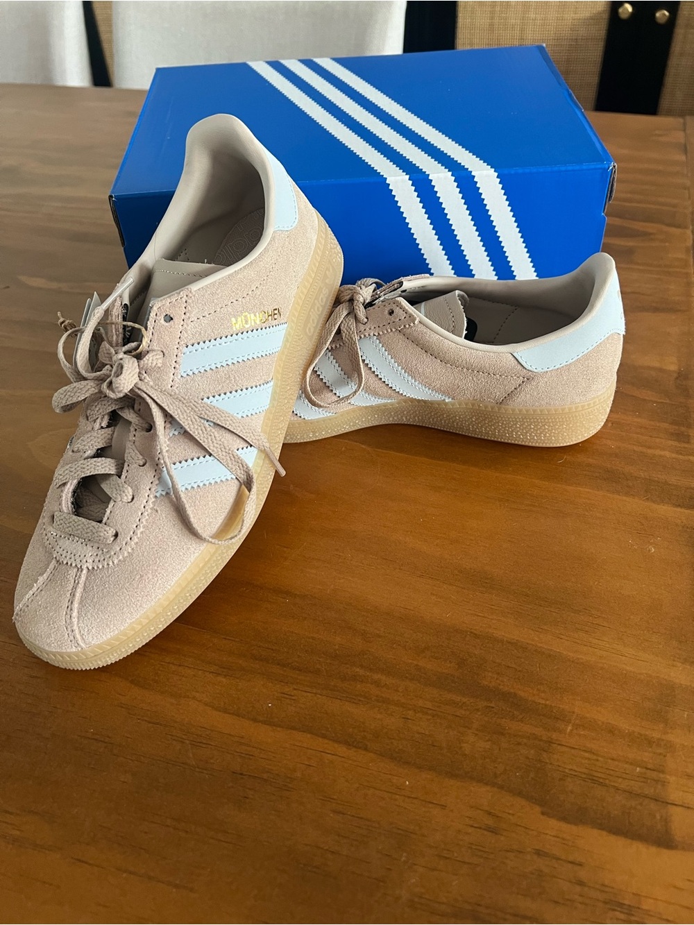 adidas _munchen- Beige and White Low-Top Sneakers